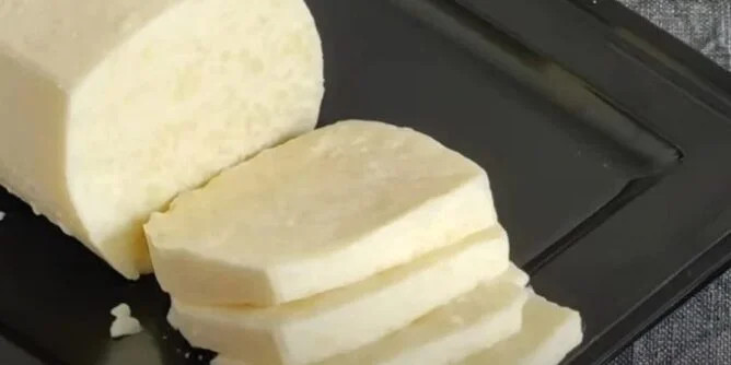 Ne kupujte sir! 1 kg sira iz 1 litre mlijeka za samo 5 minuta - featured image Ne kupujte sir! 1 kg sira iz 1 litre mlijeka za samo 5 minuta - featured image