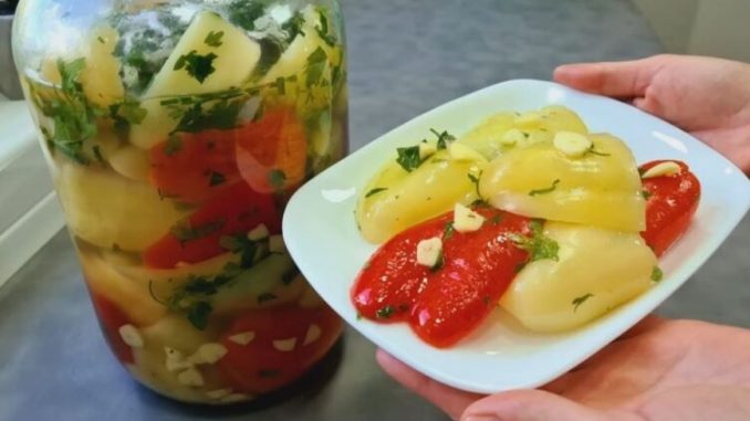 Kisele paprike sa belim lukom P0 RECEPTU STAR0M 5O G0DINA: Ne kuvaju se, a G0T0VE SU 0ČAS P0SLA - featured image Kisele paprike sa belim lukom P0 RECEPTU STAR0M 5O G0DINA: Ne kuvaju se, a G0T0VE SU 0ČAS P0SLA - featured image