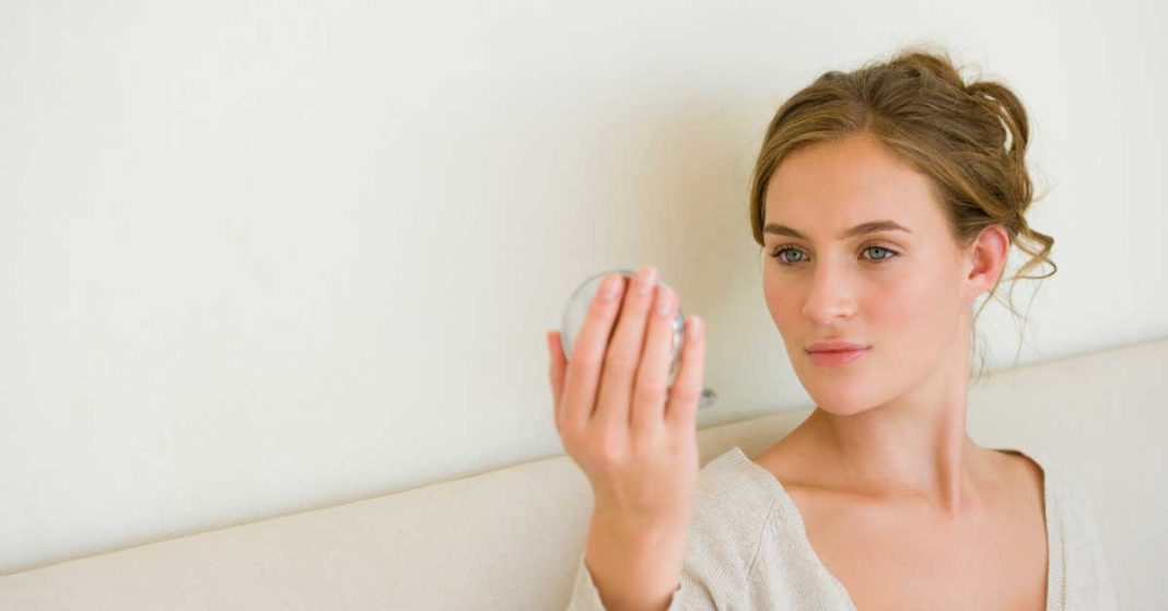 Milije na licu – nisu opasne, ali evo kako ih ukloniti! - featured image Milije na licu – nisu opasne, ali evo kako ih ukloniti! - featured image