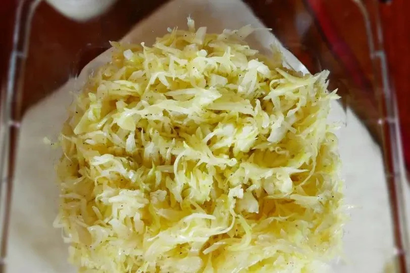 Trik iz prošlog vijeka: Ovako se pravi kupus ribanac koji traje do proljeća, bez grama hemije - featured image Trik iz prošlog vijeka: Ovako se pravi kupus ribanac koji traje do proljeća, bez grama hemije - featured image