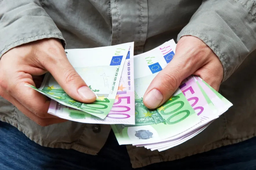 Stižu pare do 10. oktobra: 3 horoskopska znaka dobijaju ogroman novac, riješiće sve probleme! - featured image Stižu pare do 10. oktobra: 3 horoskopska znaka dobijaju ogroman novac, riješiće sve probleme! - featured image