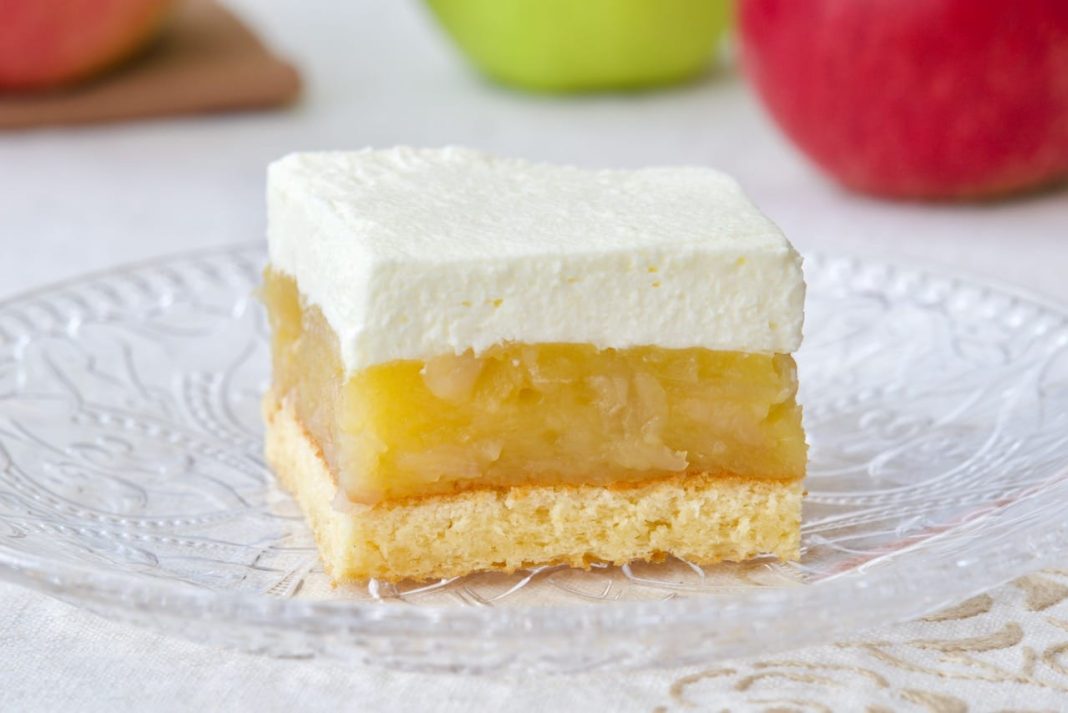 Kolač sa jabukama – najbolji kremasti kolači - featured image Kolač sa jabukama – najbolji kremasti kolači - featured image