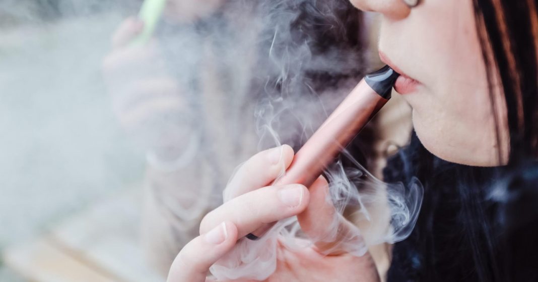 Miris cigarete u domu nestat će za sat vremena uz ove sastojke koje sigurno imate u kuhinji - featured image Miris cigarete u domu nestat će za sat vremena uz ove sastojke koje sigurno imate u kuhinji - featured image