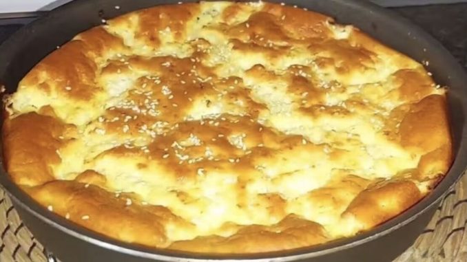 Izmešaj, izlij i peci… Brza PITA SA SIROM, priprema 5 minuta - featured image Izmešaj, izlij i peci… Brza PITA SA SIROM, priprema 5 minuta - featured image