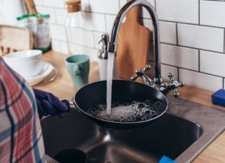 Sipajte jogurt u kipuću vodu, dodajte brašno i ne morate ujutru ići u prodavnicu! Skoro niko ne zna za ovo (VIDEO) Sipajte jogurt u kipuću vodu, dodajte brašno i ne morate ujutru ići u prodavnicu! Skoro niko ne zna za ovo (VIDEO) - featured image