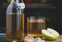 Najbolji čuvar zdravlja je jabukovo sirće, ali niko ne zna da ga koristi pravilno: Evo kako treba da se uzima Najbolji čuvar zdravlja je jabukovo sirće, ali niko ne zna da ga koristi pravilno: Evo kako treba da se uzima - featured image