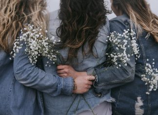 Izaberite djevojku koja vam je najljepša kada se okrene – vaš izbor otkriva istinu o vašem karakteru Izaberite djevojku koja vam je najljepša kada se okrene – vaš izbor otkriva istinu o vašem karakteru - featured image